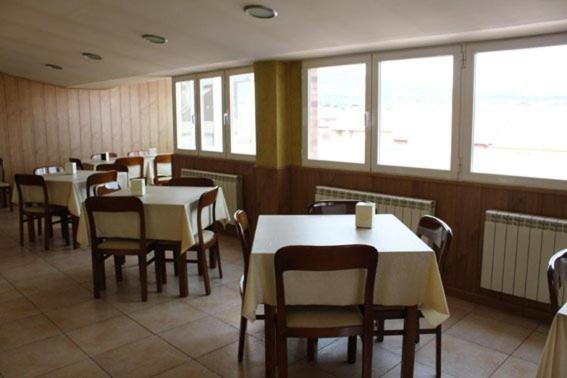 Hostal Valle del Iregua Albelda De Iregua Esterno foto